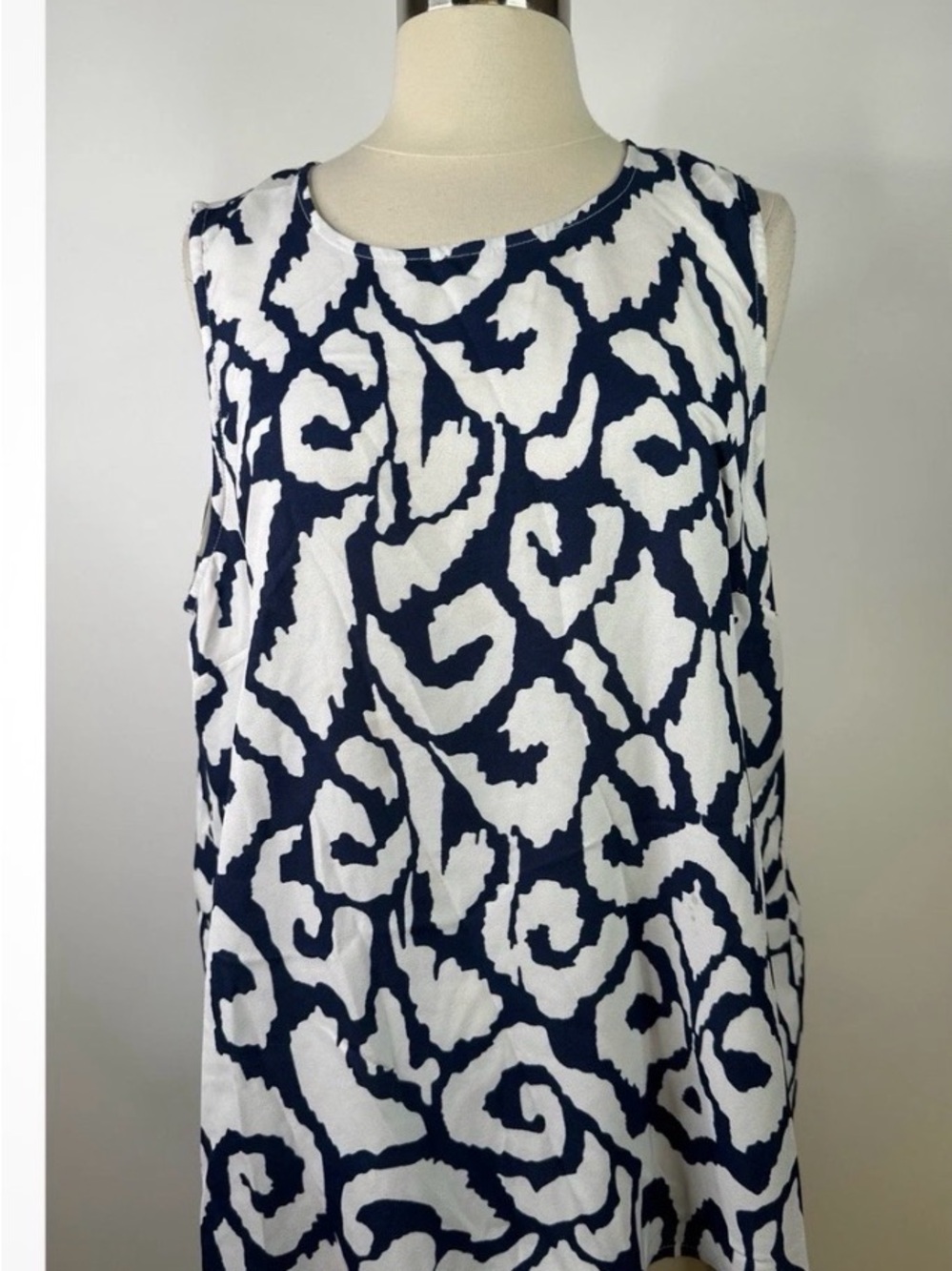 Soft Surroundings Navy and White Abstract Spiral Tank